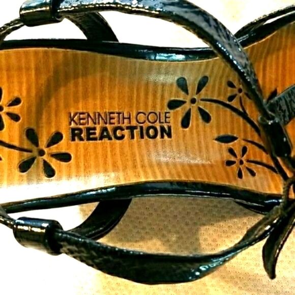 4@30.00 or 40.00 Ladies Sandals by KENNETH COLE REACTION - Picture 3 of 8